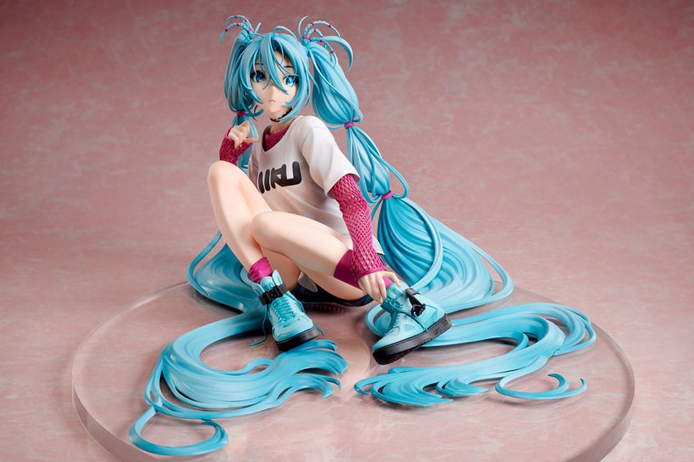 PREORDINE 07/2025 Hatsune Miku Statue 1/4 Yoneyama Mai The Latest Street Style "Cute" 17 cm (PREORDINE NON CANCELLABILE)