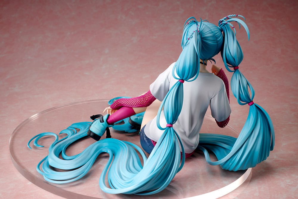 PREORDINE 07/2025 Hatsune Miku Statue 1/4 Yoneyama Mai The Latest Street Style "Cute" 17 cm (PREORDINE NON CANCELLABILE)