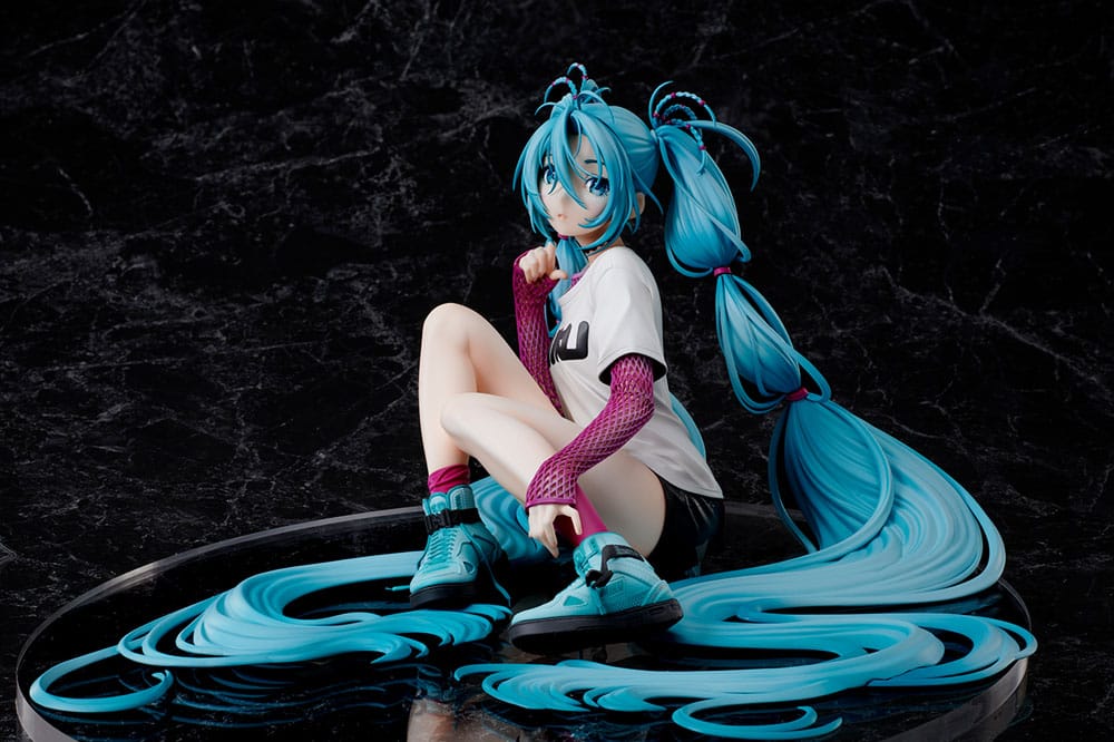 PREORDINE 07/2025 Hatsune Miku Statue 1/4 Yoneyama Mai The Latest Street Style "Cute" Limited Edition 17 cm (PREORDINE NON CANCELLABILE)