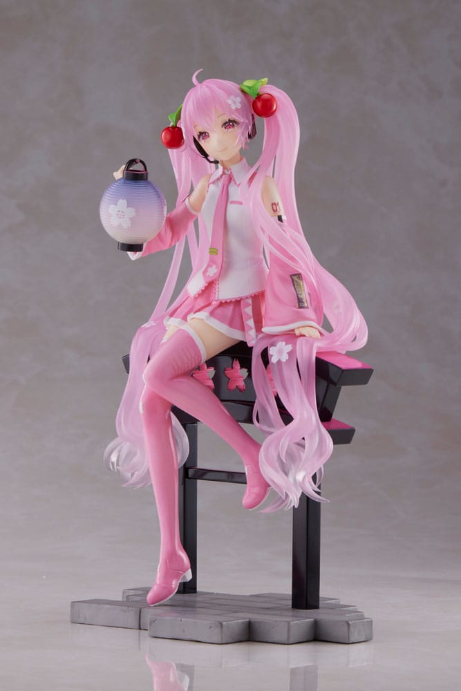 PREORDINE ESAURITO Hatsune Miku AMP PVC Statue Statue Sakura Miku Lantern Ver. Reissue 20 cm (H)