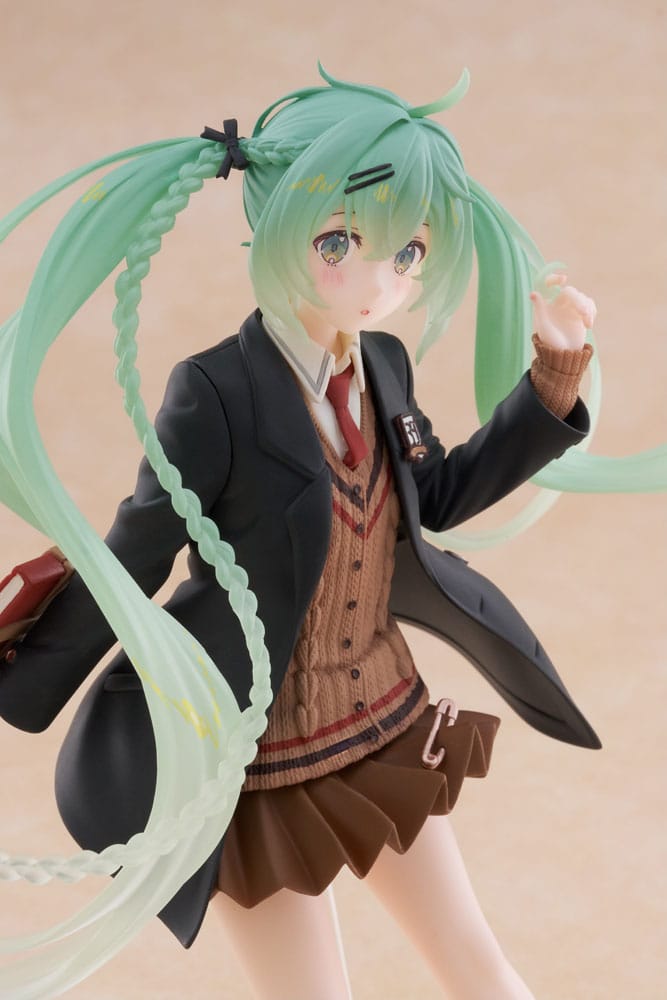 PREORDINE+ 10/2025 Hatsune Miku PVC Statue Hatsune Miku Fashion Preppy Ver. 18 cm