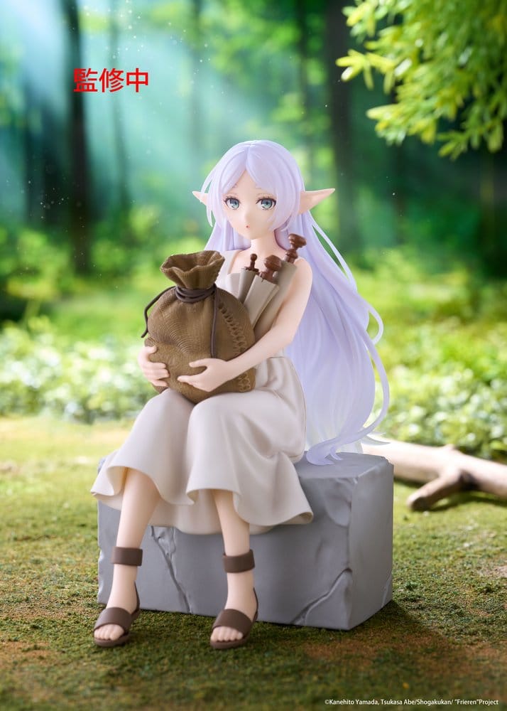 PREORDINE+ 03/2027 Frieren: Beyond Journey's End Desktop Cute PVC Figure Frieren (In training Ver.) 16 cm