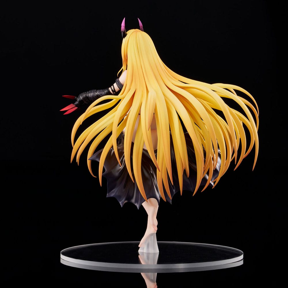 PREORDINE+ 01/2026 To Love-Ru Darkness PVC Statue 1/6 Golden Darkness Darkness Ver. 30 cm