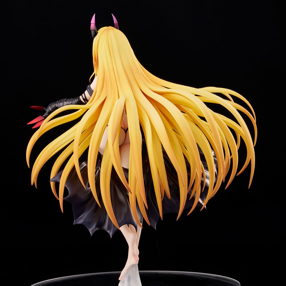 PREORDINE+ 01/2026 To Love-Ru Darkness PVC Statue 1/6 Golden Darkness Darkness Ver. 30 cm
