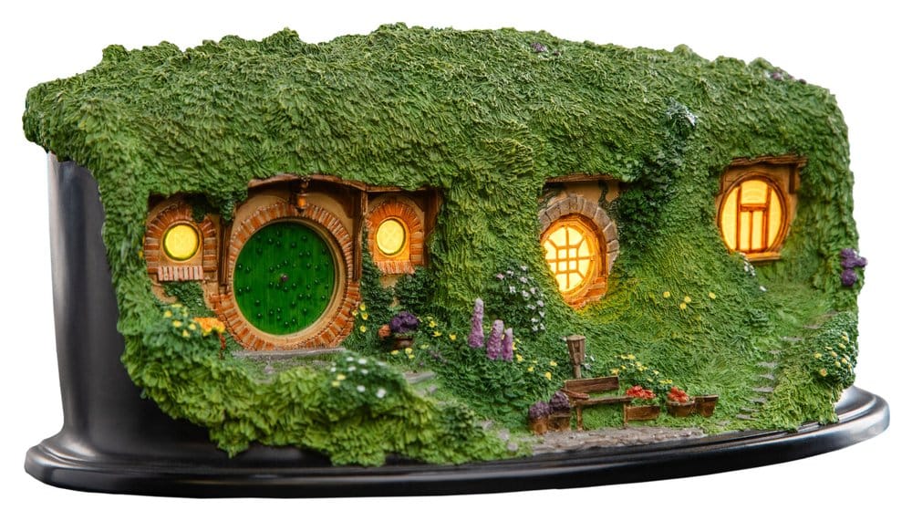 🧪 LAB | PREORDINE+ 06/2027 The Lord of the Rings Environment Hobbit Hole - Bag End - Illuminated Edition 7 cm