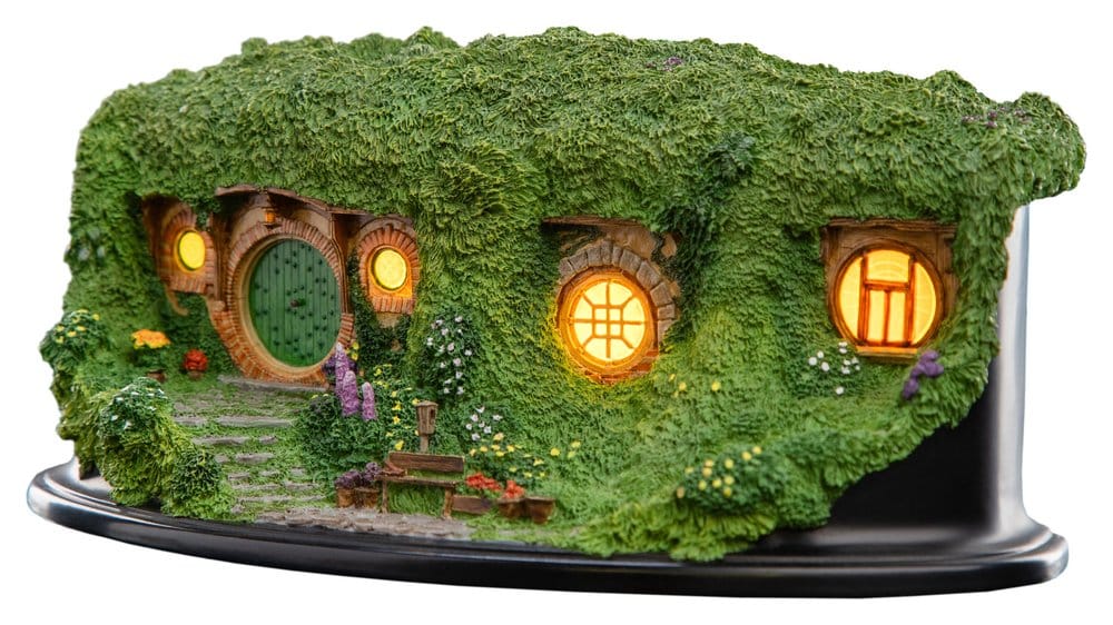 🧪 LAB | PREORDINE+ 06/2027 The Lord of the Rings Environment Hobbit Hole - Bag End - Illuminated Edition 7 cm