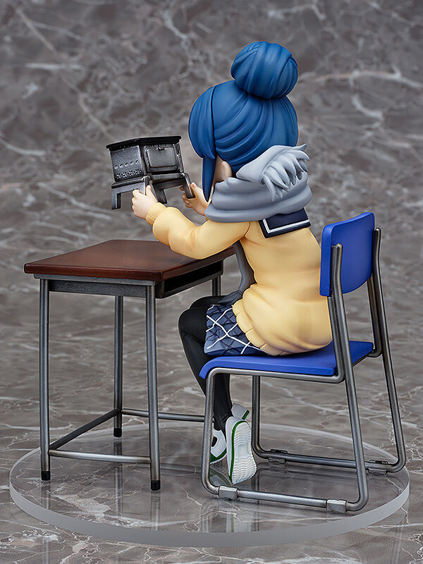 PREORDINE ESAURITO  Laid-Back Camp - Rin Shima: Look What I Bought Ver. 14 cm Statue 1/7