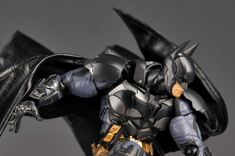 PREORDINE ESAURITO Revoltech Amazing Yamaguchi Batman (Batman: Arkham Knight Ver.)