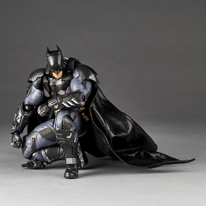PREORDINE ESAURITO Revoltech Amazing Yamaguchi Batman (Batman: Arkham Knight Ver.)