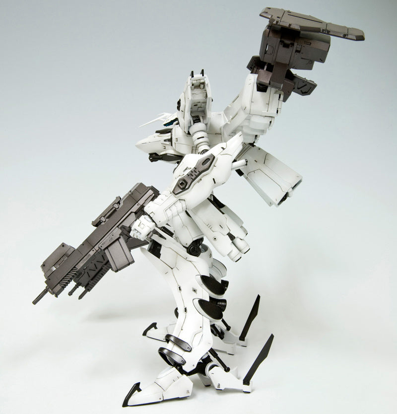 PREORDINE ESAURITO Armored Core LINEARK WHITE-GLINT 1/72 Model