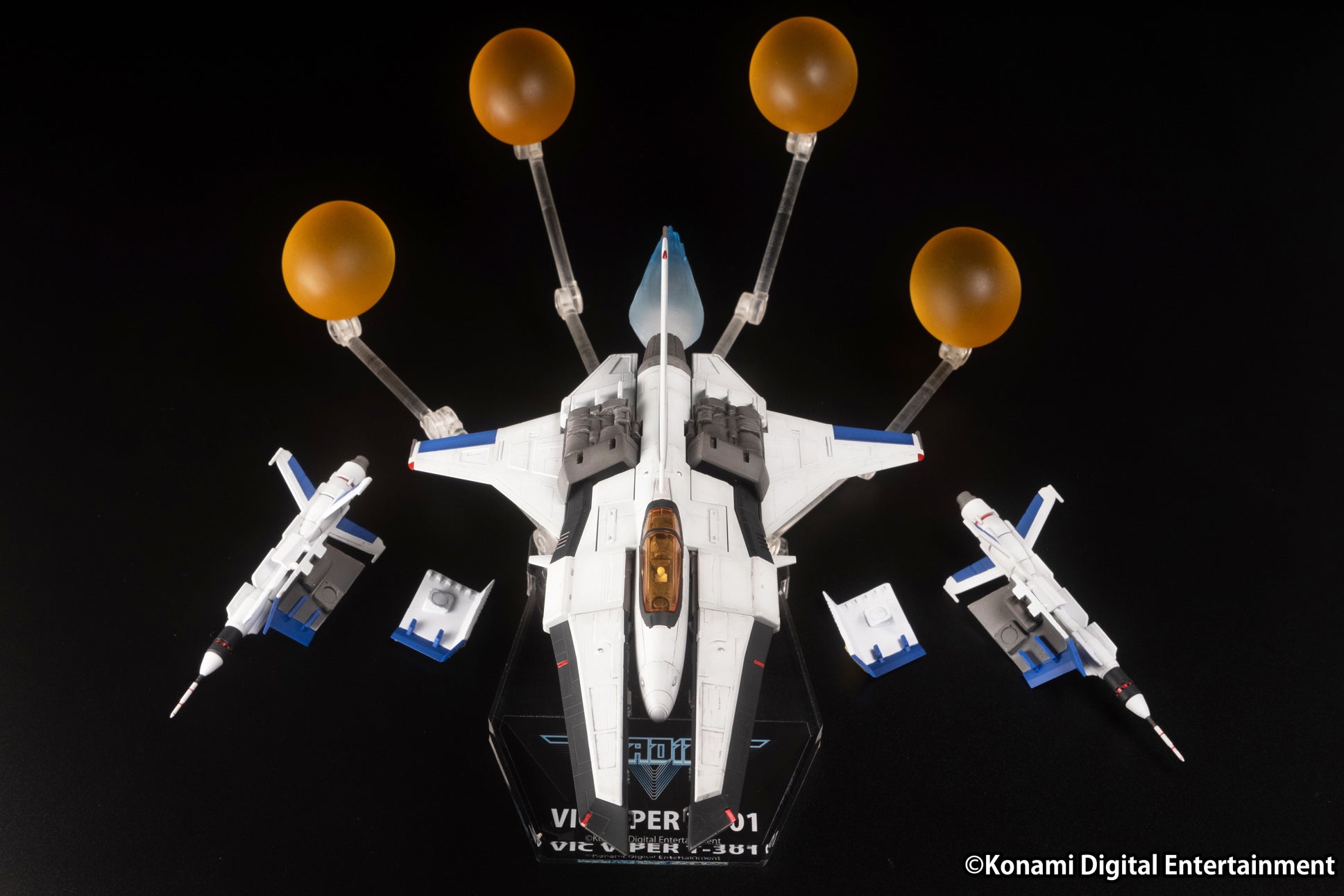 PREORDINE ESAURITO   Gradius V Plastic Kit 1/144 VIC VIPER T-301 Peinted Finished 14 cm