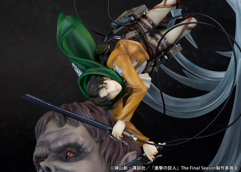 PREORDINE+ 12/2025 Attack on Titan Levi vs Beast Titan Ver. 28 cm Statue 1/7
