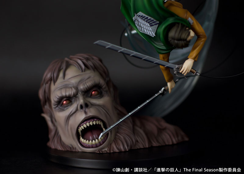 PREORDINE+ 12/2025 Attack on Titan Levi vs Beast Titan Ver. 28 cm Statue 1/7