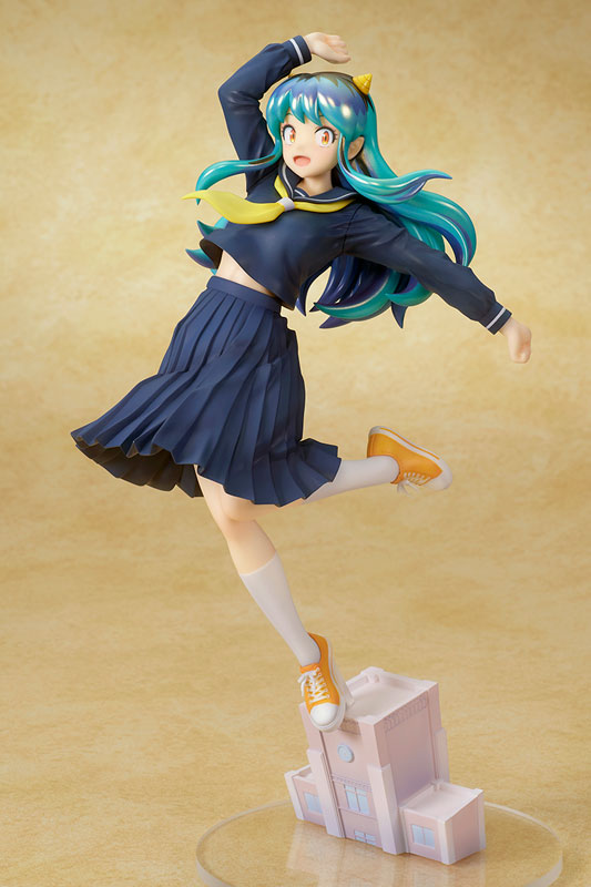 PREORDINE+ 10/2025 Urusei Yatsura Lum Uniform Ver. 28 cm Statue 1/7