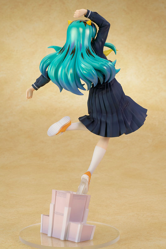 PREORDINE+ 10/2025 Urusei Yatsura Lum Uniform Ver. 28 cm Statue 1/7