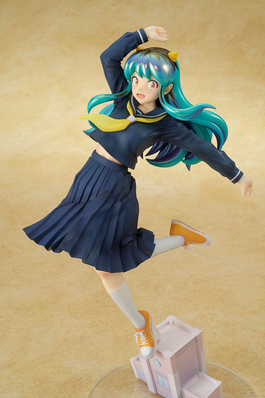 PREORDINE+ 10/2025 Urusei Yatsura Lum Uniform Ver. 28 cm Statue 1/7