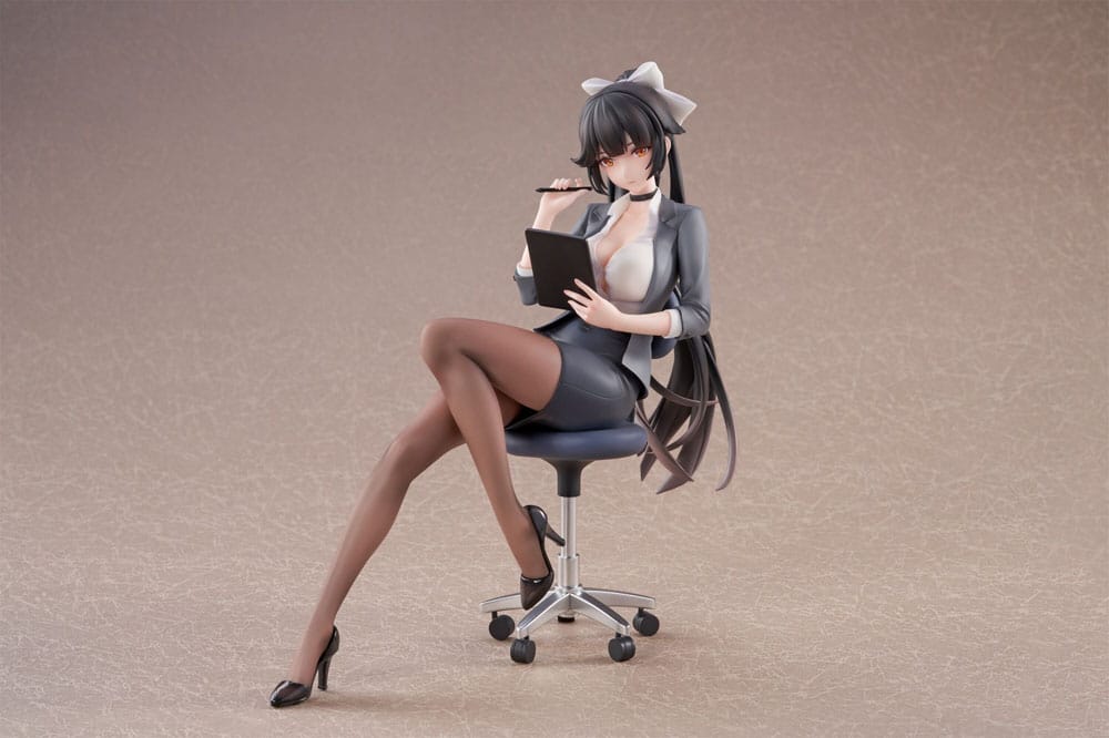 PREORDINE+ CHIUSO 04/2025 Azur Lane PVC Statue 1/6 Takao Office Lady Ver. 18 cm