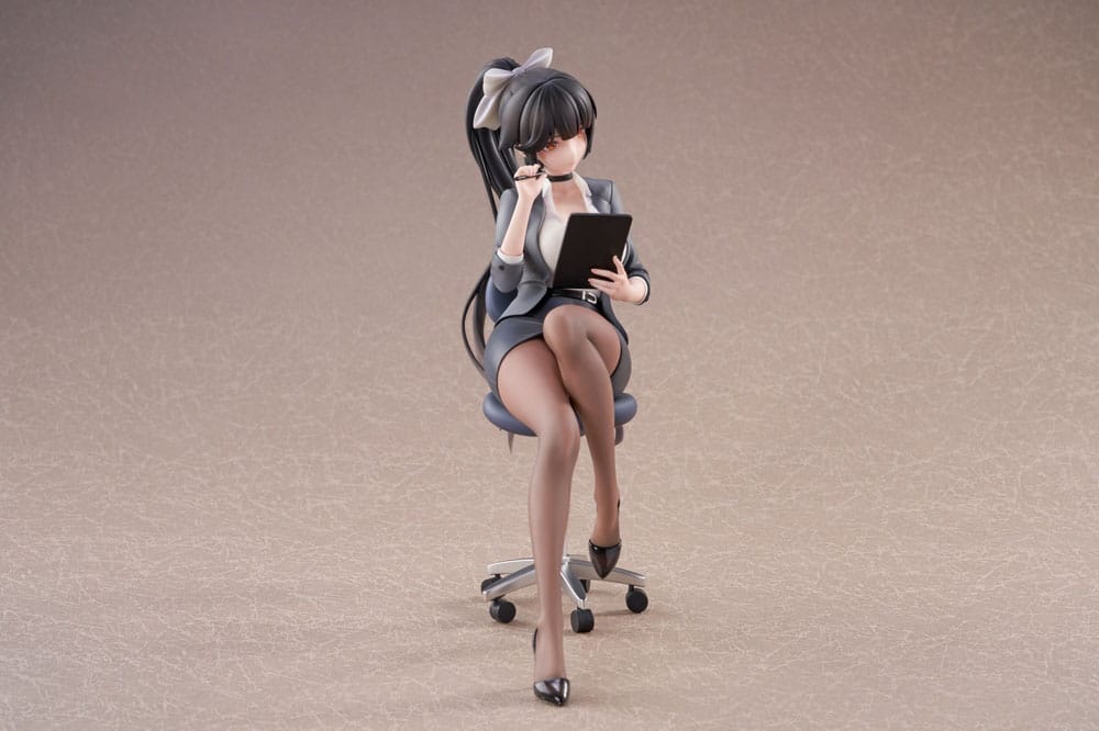 PREORDINE+ CHIUSO 04/2025 Azur Lane PVC Statue 1/6 Takao Office Lady Ver. 18 cm