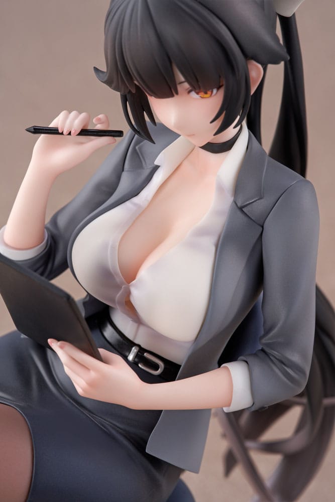 PREORDINE+ CHIUSO 04/2025 Azur Lane PVC Statue 1/6 Takao Office Lady Ver. 18 cm