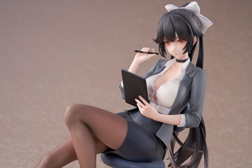 PREORDINE+ CHIUSO 04/2025 Azur Lane PVC Statue 1/6 Takao Office Lady Ver. 18 cm