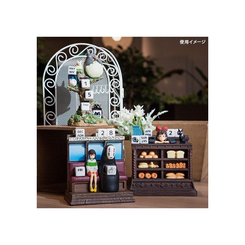 SU ORDINAZIONE My Neighbor Totoro Statue Three-wheeler Diorama / Calendar 11 cm *English Version*