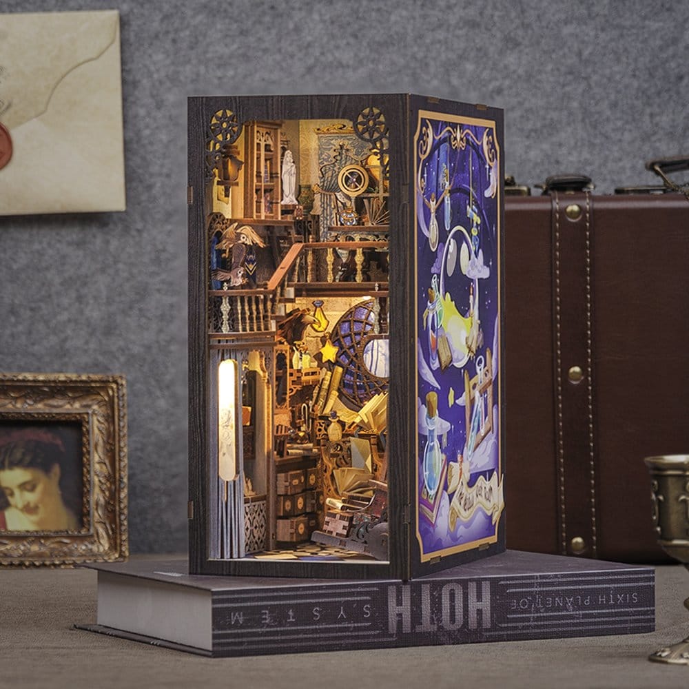 🧪 LAB | SU ORDINAZIONE Book Nook Nebula Common Room 23 x 11 cm  