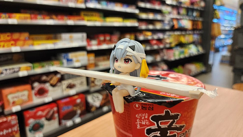 SU ORDINAZIONE Goddess of Victory: Nikke Cup Noodle Holder PVC Statue Modernia 8 cm       