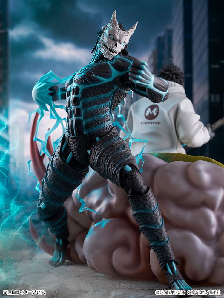 PREORDINE+ 04/2027 Kaiju No.8 SHIBUYA SCRAMBLE FIGURE PVC Statue 1/7 Kaiju No.8 & Kafka Hibino 29 cm