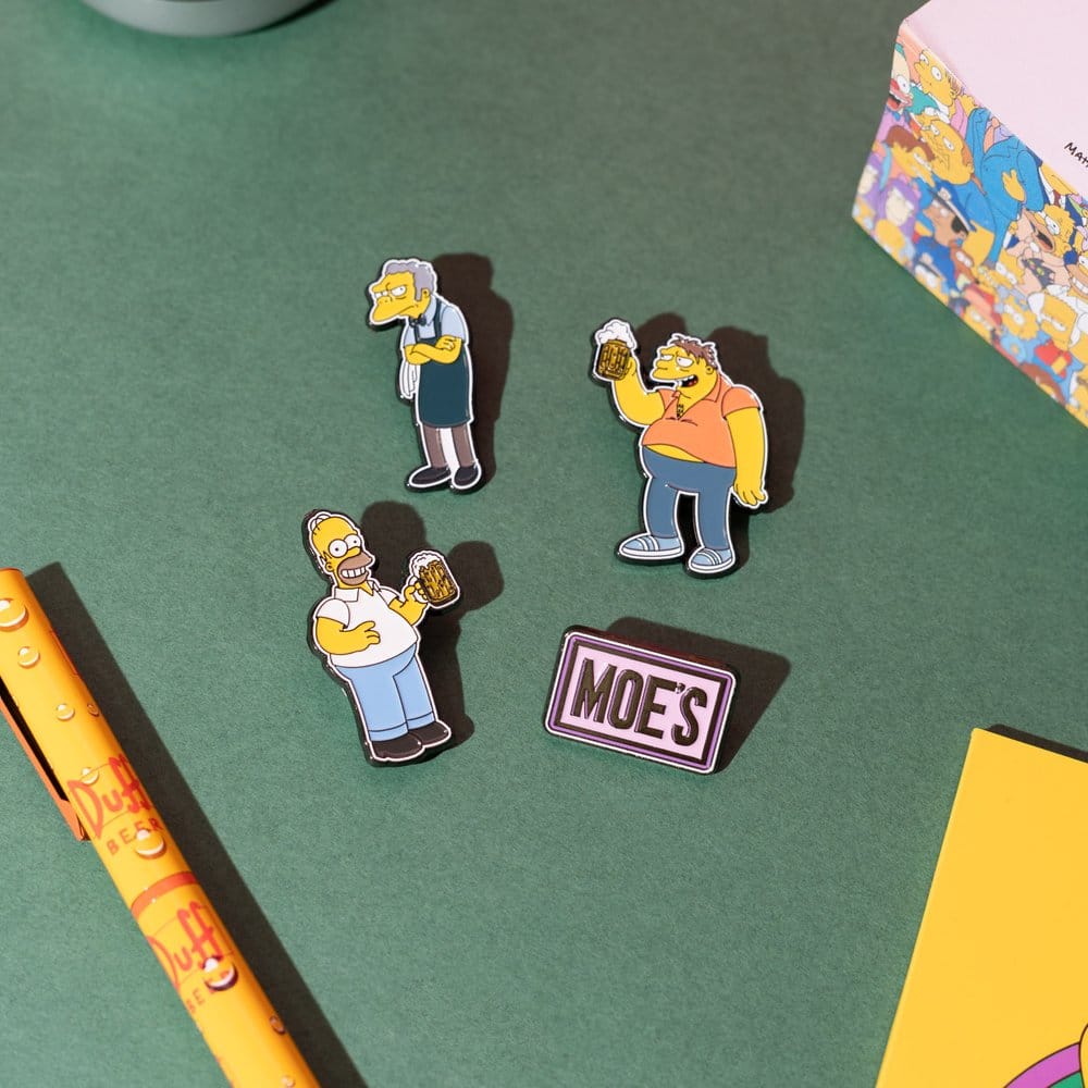 🧪 LAB | SU ORDINAZIONE The Simpsons Pin Badges Set of 4 Moe's Tavern