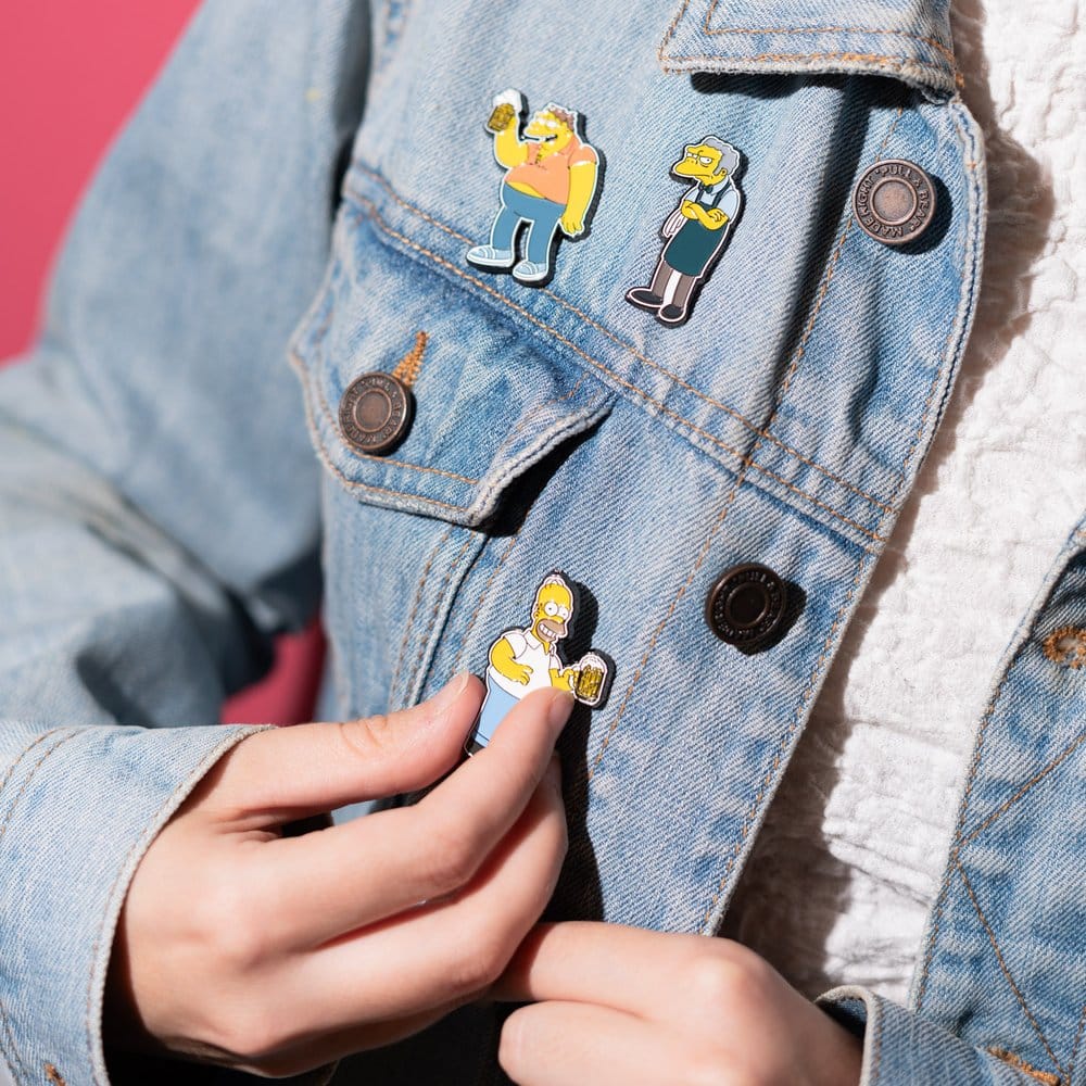 🧪 LAB | SU ORDINAZIONE The Simpsons Pin Badges Set of 4 Moe's Tavern