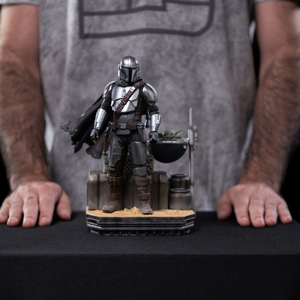 PREORDINE ESAURITO Star Wars The Mandalorian Scale Statue 1/10 Din Djarin and Din Grogu 21 cm