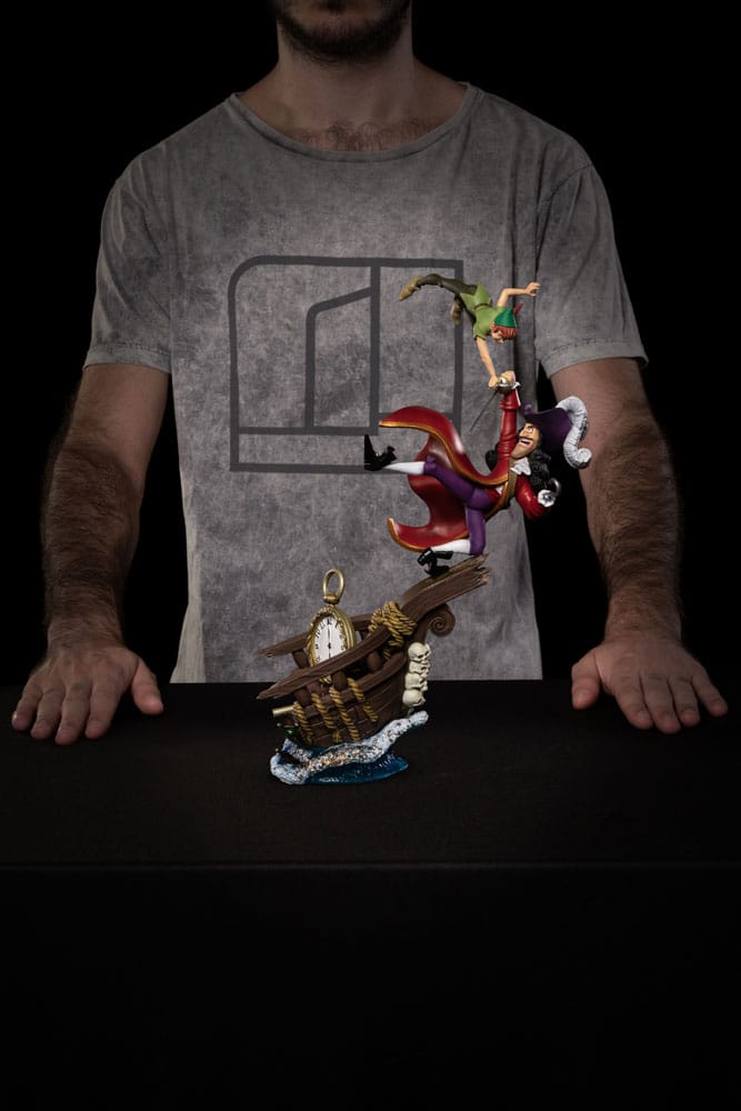 PREORDINE ESAURITO Disney Scale Statue 1/10 Peter Pan vs Hook 40 cm