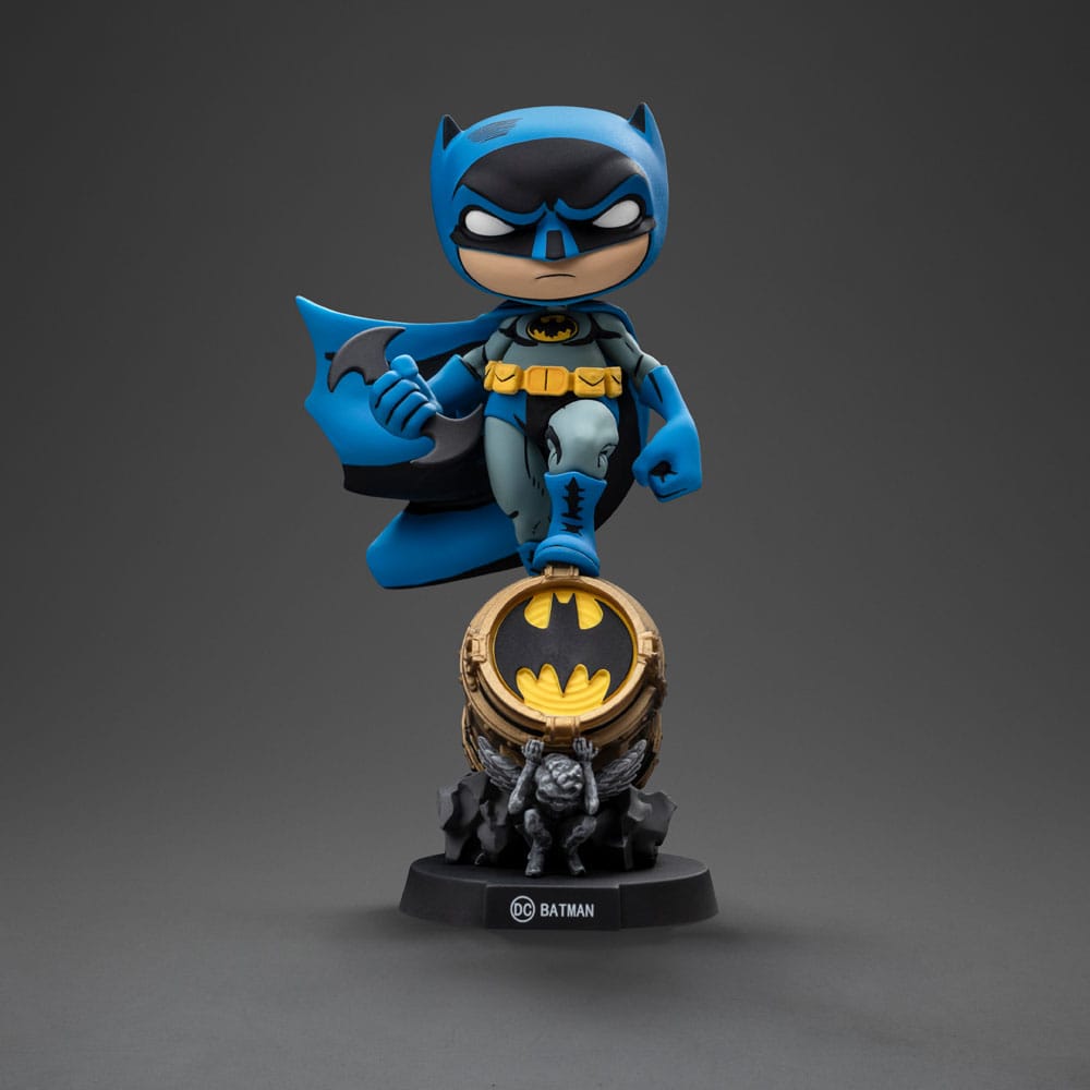 🧪 LAB | SU ORDINAZIONE Batman Mini Co. PVC Figure Batman on Bat-Signal (Blue Variant) 15 cm