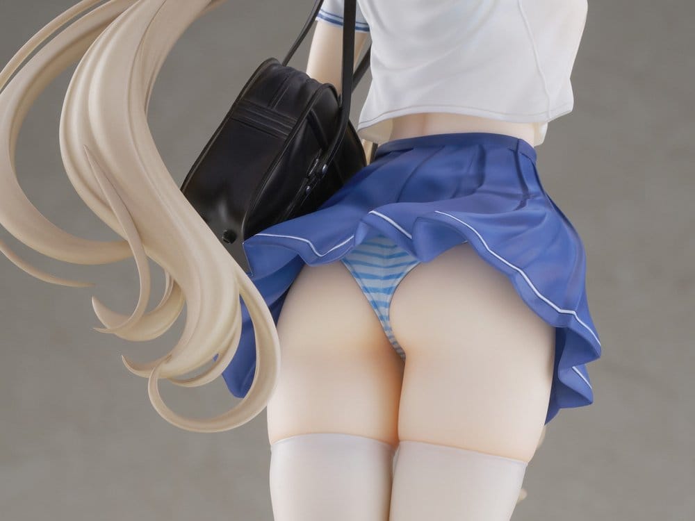 PREORDINE+ 07/2027 KoiKoi Sakura PVC Figure 1/6 Momoko Uniform Ver. 27 cm