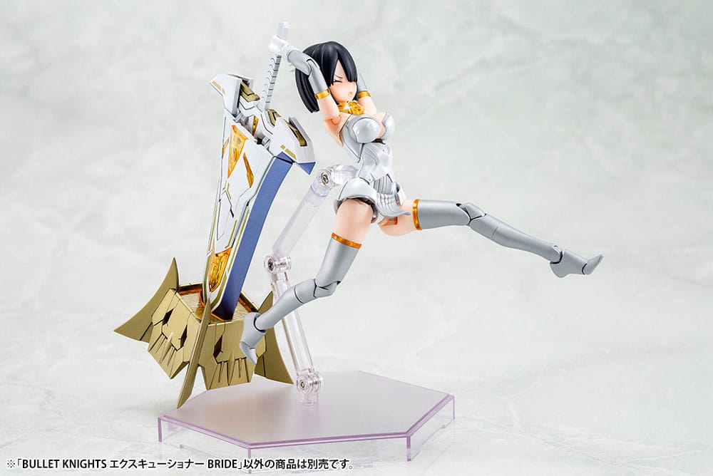 PREORDINE ESAURITO Megami Device Plastic Model Kit 1/1 Bullet Knights Executioner Bride 19 cm