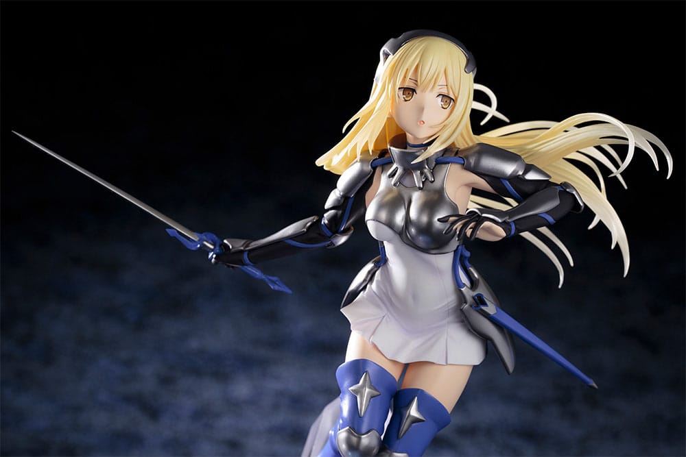 PREORDINE+ 11/2025 Sword Oratoria: Is it Wrong to Try to Pick Up Girls in a Dungeon? On the Side PVC Statue 1/7 Ais Wallenstein 24 cm