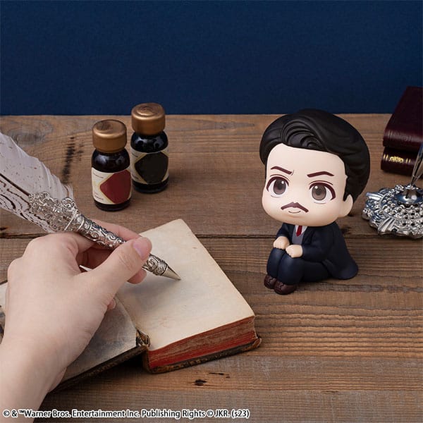 PREORDINE ESAURITO  Fantastic Beasts Look Up PVC Statue Jacob Kowalski 11 cm