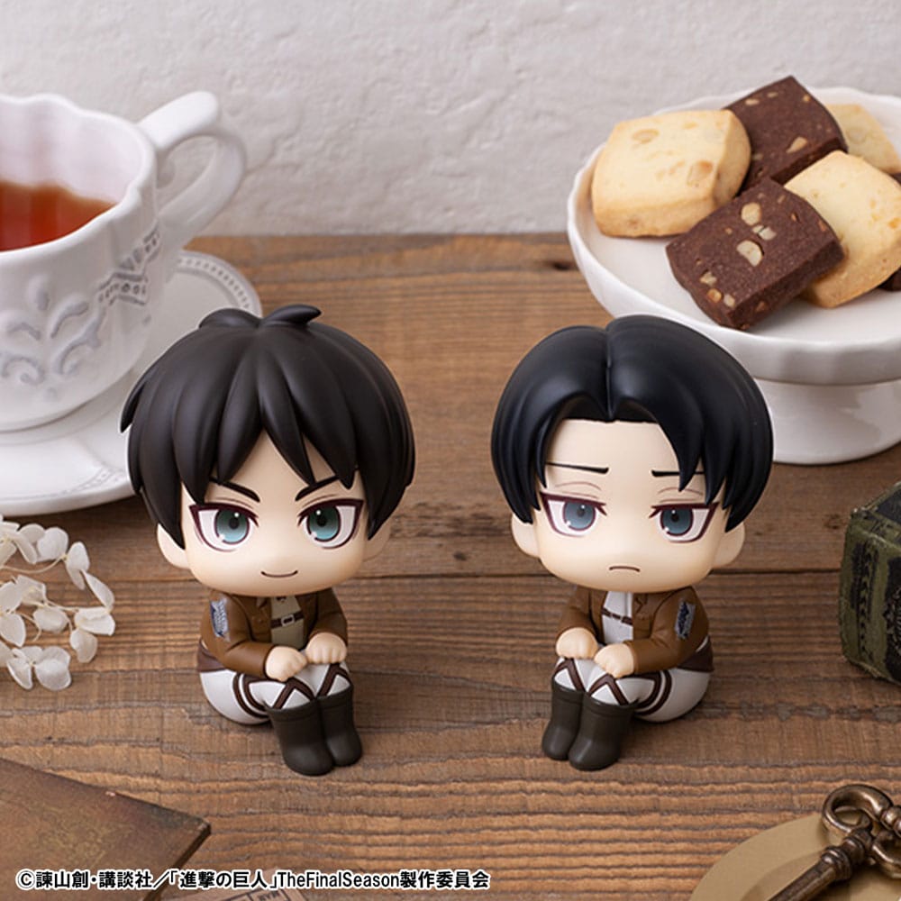 PREORDINE 03/2026 Attack on Titan Look Up PVC Statue Eren Jaeger & Levi Set (with gift) 11 cm   (PREORDINE NON CANCELLABILE)