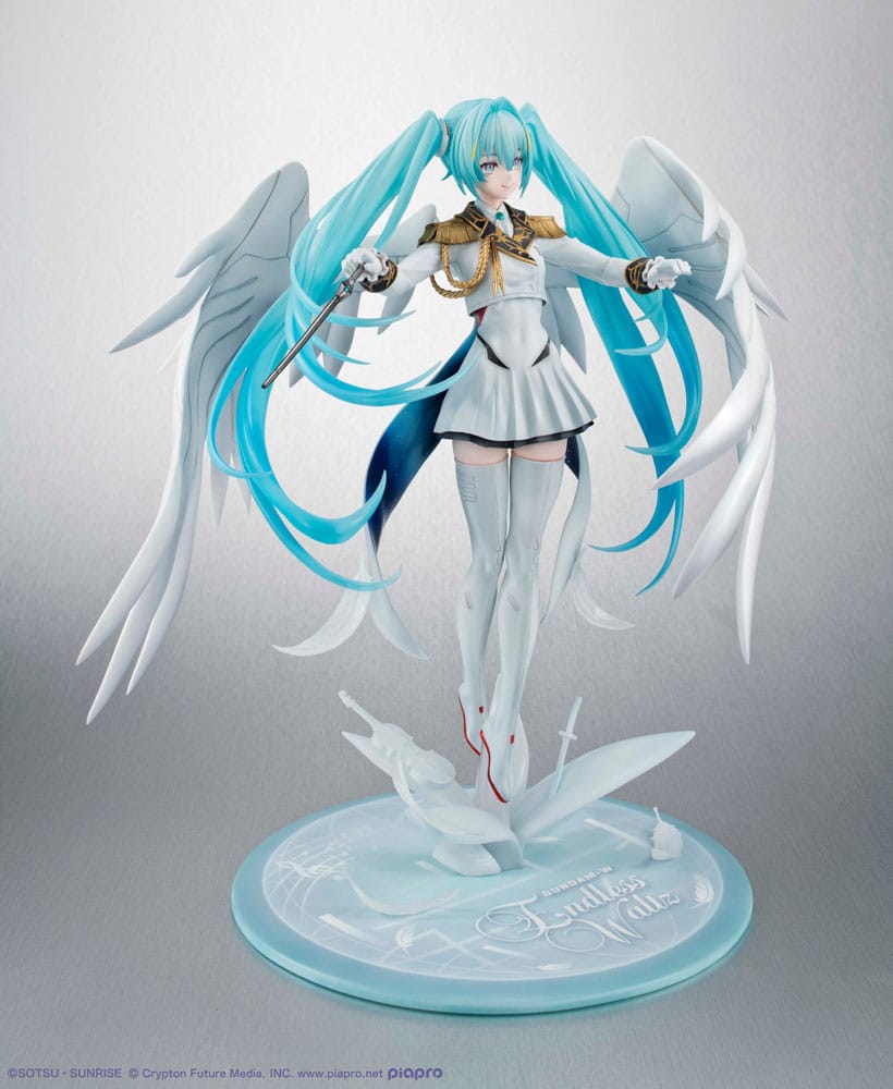 SU ORDINAZIONE Mobile Suit Gundam x Hatsune Miku Lucrea PVC Statue Hatsune Miku x Wing Gundam Zero EW 45th Anniversary 27 cm        