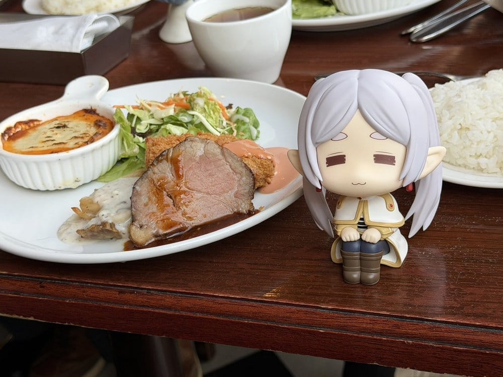 SU ORDINAZIONE Frieren: Beyond Journey's End Look Up PVC Statue Frieren Droopy Face Ver. 11 cm     