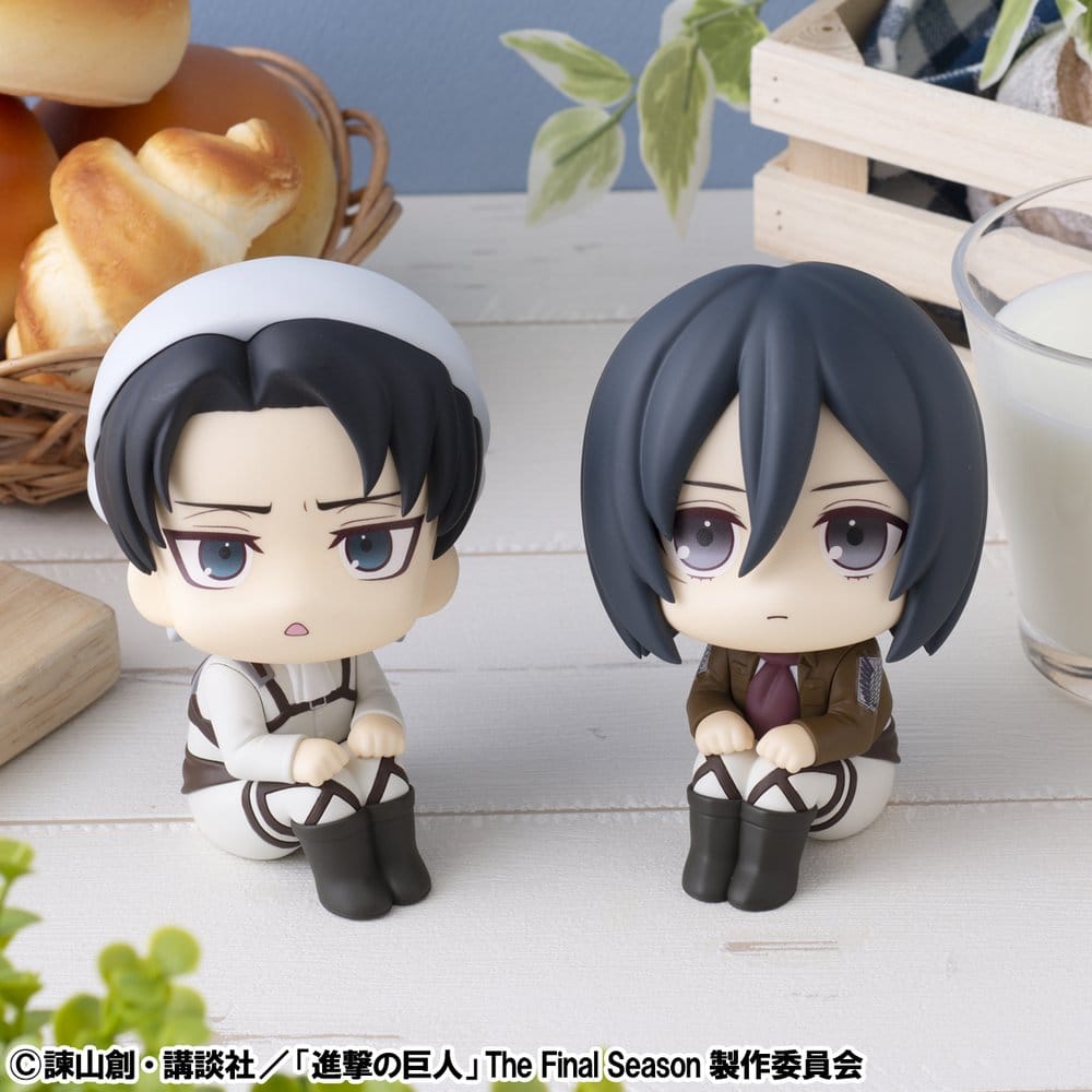PREORDINE+ 11/2026 (NON CANCELLABILE) Attack on Titan Look Up PVC Statues Levi Cleaning up Ver. & Mikasa Ackerman (with gift) 11 cm