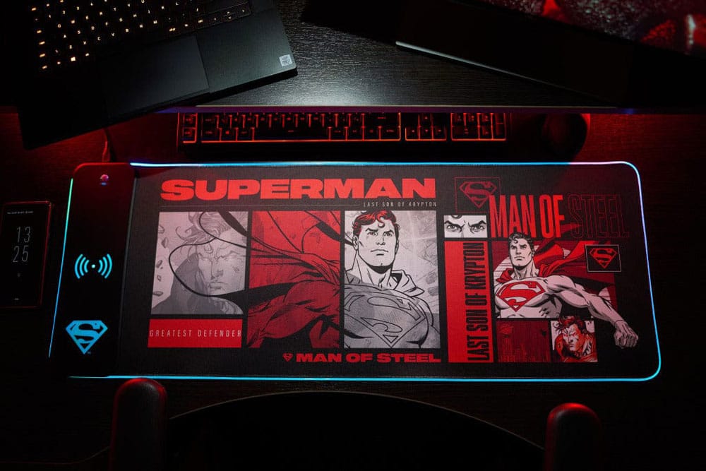 SU ORDINAZIONE DC Comics Mousepad with Mobile Charger Superman *PREZZO SPECIALE*