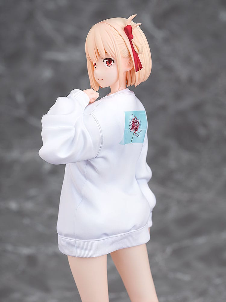 PREORDINE+ 05/2026 Lycoris Recoil PVC Statue 1/7 Chisato Nishikigi: Oversized Sweatshirt Ver. 25 cm