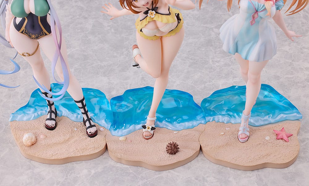 PREORDINE 12/2026 Atelier Ryza: Ever Darkness & the Secret Hideout PVC Statues 3-Pack 1/7 Ryza, Klaudia, Lila: Swimsuit Ver. (PREORDINE NON CANCELLABILE)