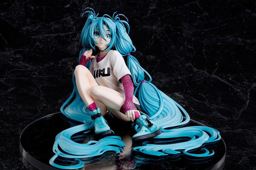 PREORDINE 07/2025 Hatsune Miku Statue 1/4 Yoneyama Mai The Latest Street Style "Cute" Limited Edition 17 cm (PREORDINE NON CANCELLABILE)