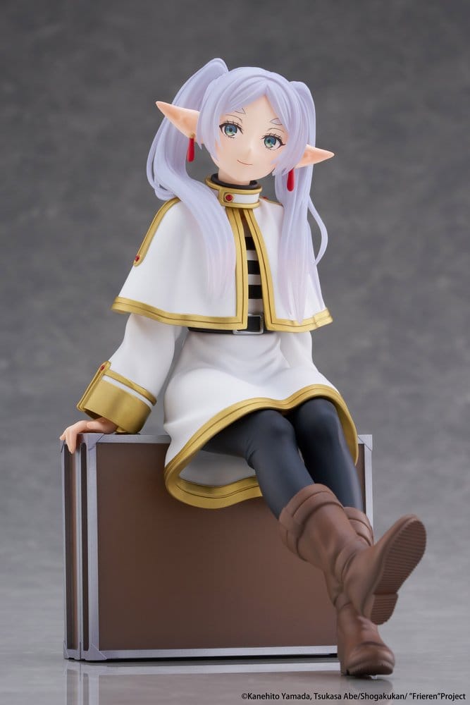 PREORDINE+ 11/2026 Frieren: Beyond Journey's End PVC Figure Desktop Cute Frieren (Trunk Case Ver.) Reissue 13 cm