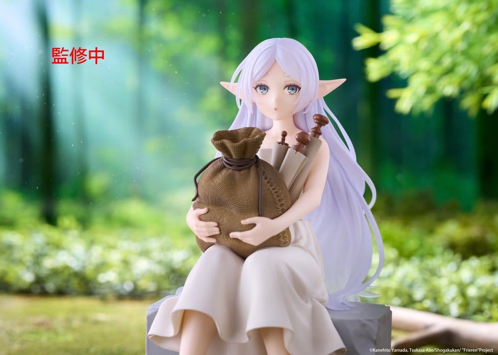 PREORDINE+ 03/2027 Frieren: Beyond Journey's End Desktop Cute PVC Figure Frieren (In training Ver.) 16 cm