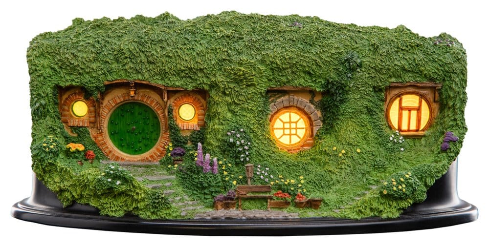 🧪 LAB | PREORDINE+ 06/2027 The Lord of the Rings Environment Hobbit Hole - Bag End - Illuminated Edition 7 cm